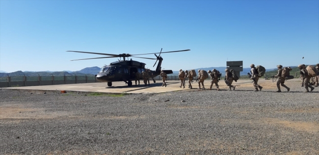 PKK’lı teröristlere ait 43 kış sığınağı imha edildi
